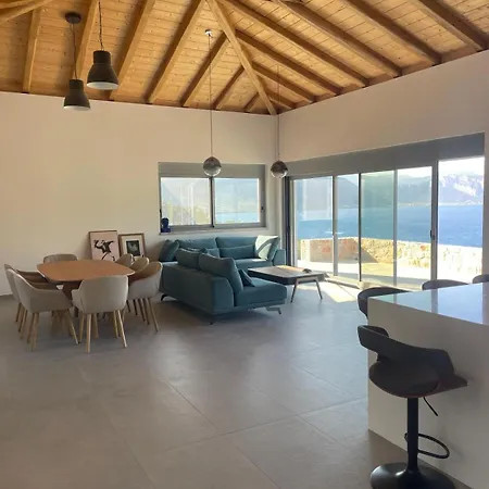 Contemporary With Pool And Sea View