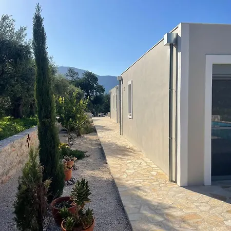 Villa Contemporary With Pool And Sea View