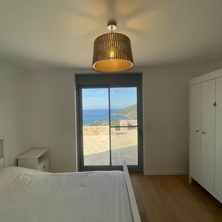 Villa Contemporary With Pool And Sea View *