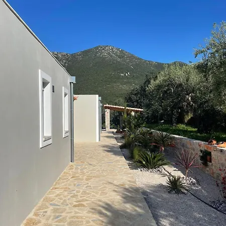 Villa Contemporary With Pool And Sea View *