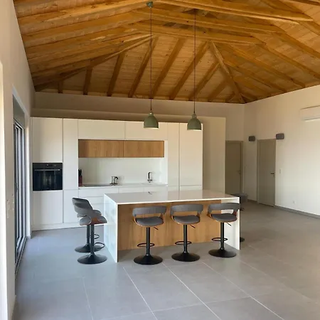 Villa Contemporary With Pool And Sea View *
